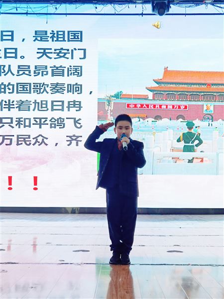 4.4吴韩骏黟《我爱您,我的祖国》