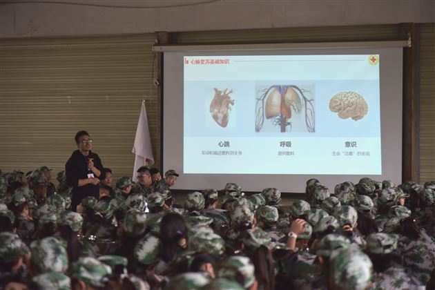 无迷彩 不青春——记棠外初2019级黄龙溪社会实践活动