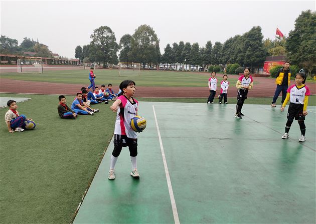 棠外附小参加双流区排球联盟友谊赛