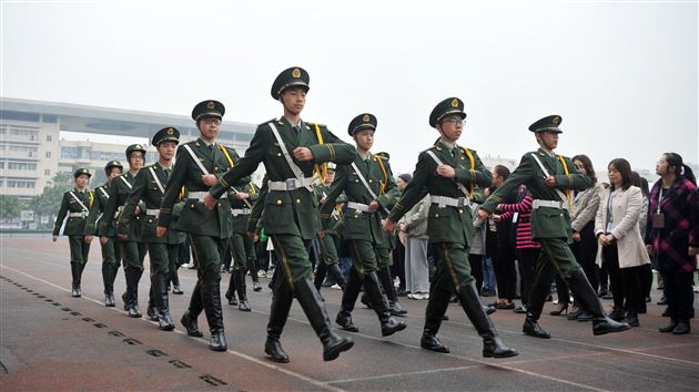 国旗在肩 薪火相传——棠外初中部举行国旗班交接仪式