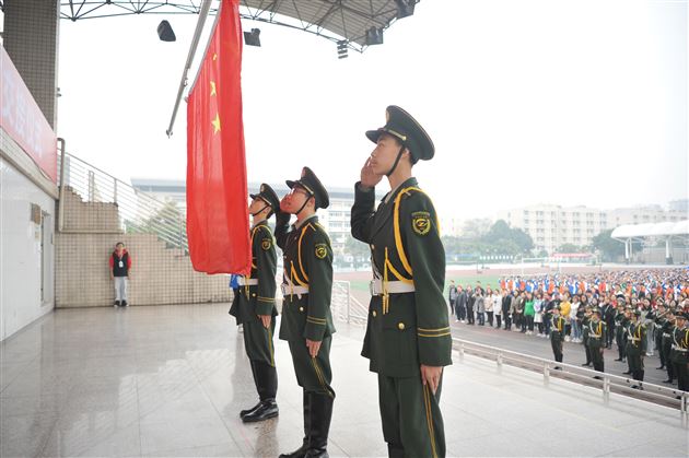 国旗在肩 薪火相传——棠外初中部举行国旗班交接仪式