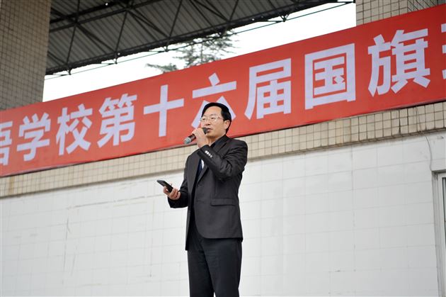 国旗在肩 薪火相传——棠外初中部举行国旗班交接仪式