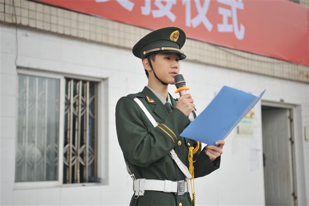 国旗在肩 薪火相传——棠外初中部举行国旗班交接仪式