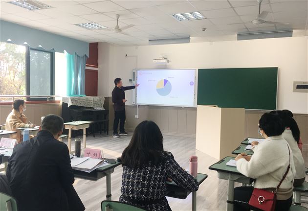 刘勇名师工作室参与市级科研课题考核评审获好评