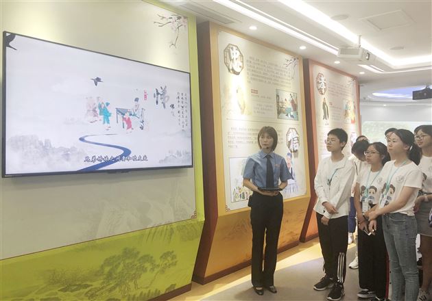 参观法治讲堂
