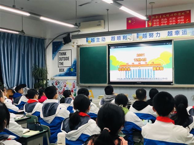 棠外初中学生观宪法教育片