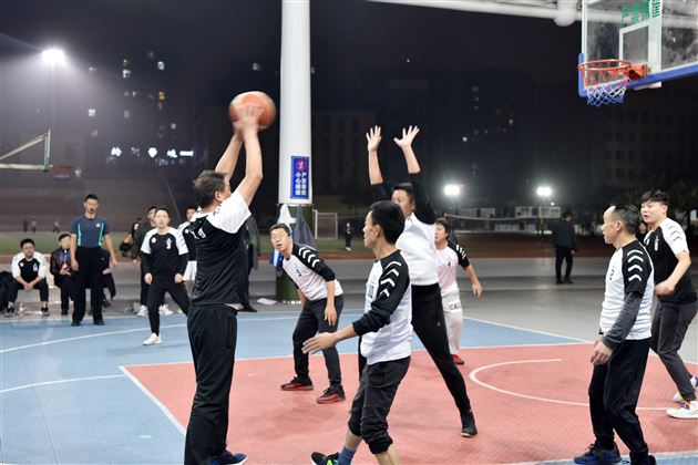 球场争霸 我是全明星——记棠外教职工篮球俱乐部全明星赛