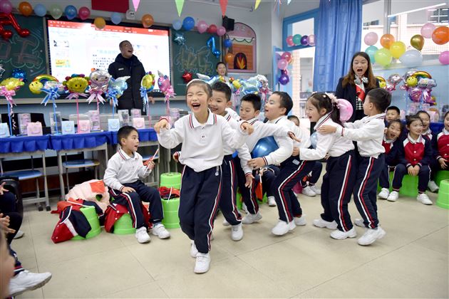 聆听花开的声音 点亮七彩的童年——棠外附小隆重举行2020级学生入学百日庆典活动