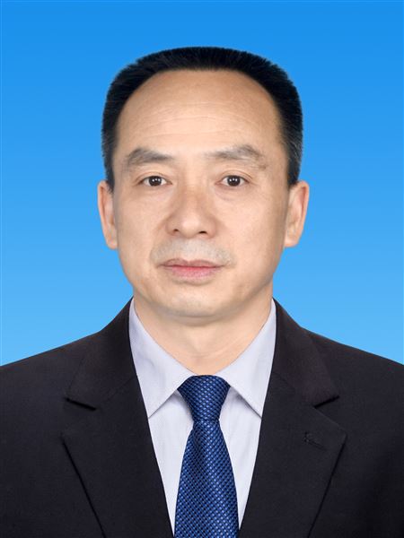 王天贵,男,1966年1月生,1983年8月参加工作,1996年3月入党,本科学历,现任党委委员、常务副校长。