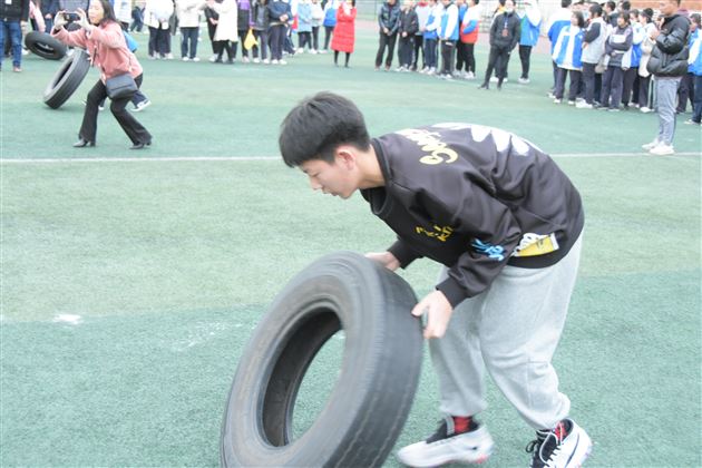 初三举行“跨步进入2021”庆元旦趣味运动会