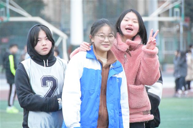初三举行“跨步进入2021”庆元旦趣味运动会