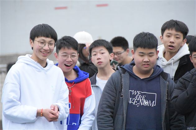 初三举行“跨步进入2021”庆元旦趣味运动会