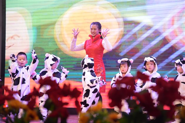 金牛闹新春 棠宝送祝福——棠外实验幼儿园新年文艺汇演