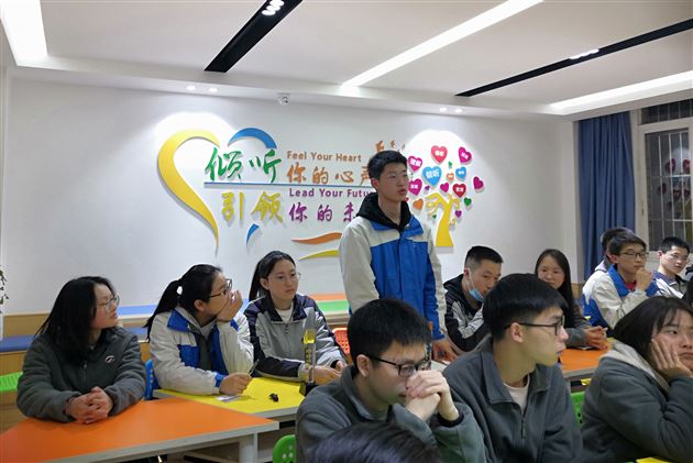 学生会同学们积极提问发言