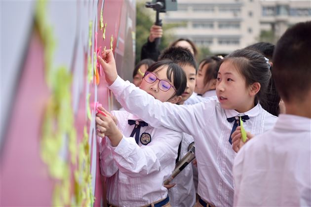 建功名校新征程,最美巾帼绽芳华——棠外隆重举行第111个“三·八”国际劳动妇女节庆祝表彰活动