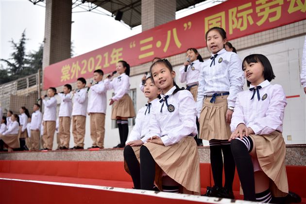 建功名校新征程,最美巾帼绽芳华——棠外隆重举行第111个“三·八”国际劳动妇女节庆祝表彰活动