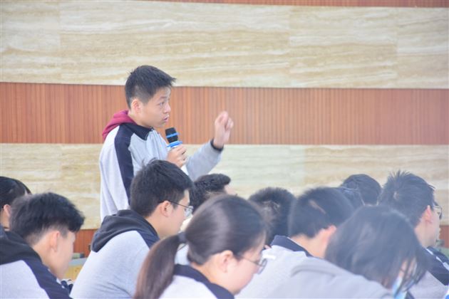 学生回答问题