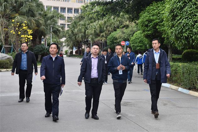 双流区副区长陈建霖莅临我校检查指导安全工作