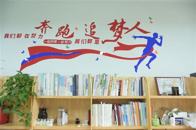 文明办公室 花落谁人家——棠外初中开展“文明办公室”评比活动