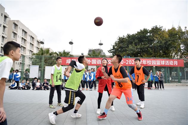 龙腾虎跃志气高 少年球场显英豪——记棠外初中校园篮球活动月