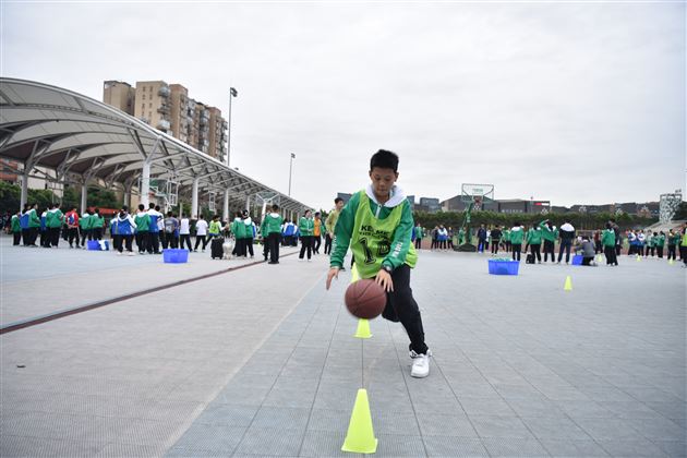 龙腾虎跃志气高 少年球场显英豪——记棠外初中校园篮球活动月