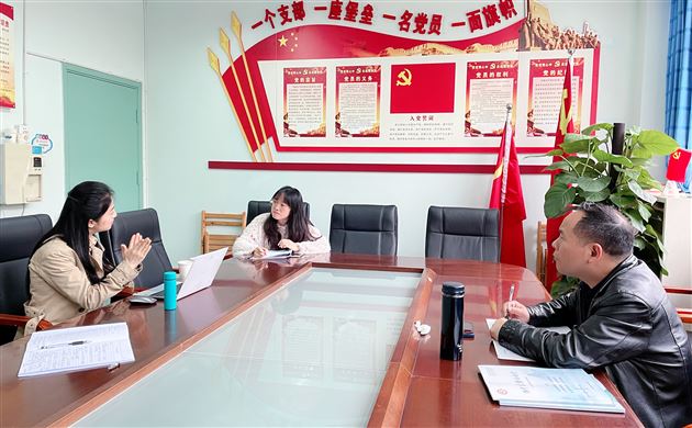推门听课 真实教研——成都市教科院高中室主任袁文来我校视导高中语文教学