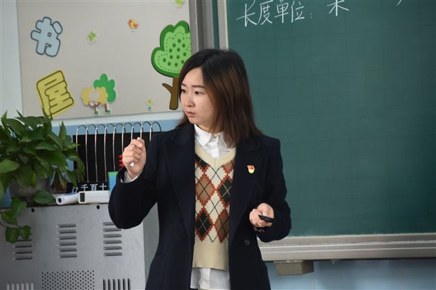 精彩献课展风采 携手并进一路歌——仁寿县东方红小学教师到棠外附小参观学习