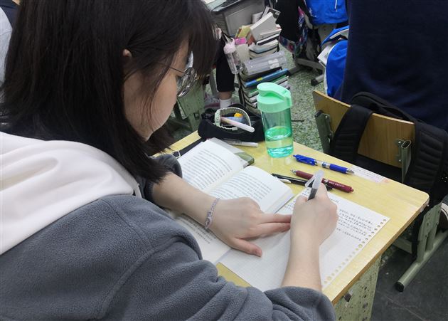 建党百年成就辉煌 读书树人筑基未来——记棠外高2019级语文组“心域阅读”活动