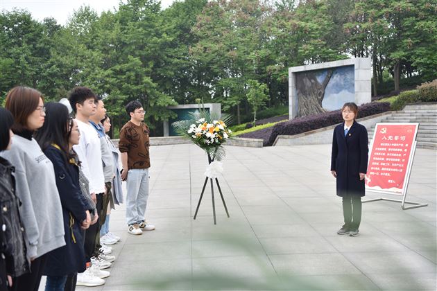 学党史,强信念,祭英烈,承意志——棠外校团委开展青年教师主题团日活动