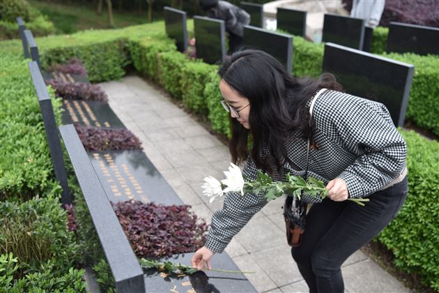 学党史,强信念,祭英烈,承意志——棠外校团委开展青年教师主题团日活动