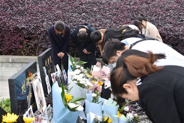 学党史,强信念,祭英烈,承意志——棠外校团委开展青年教师主题团日活动