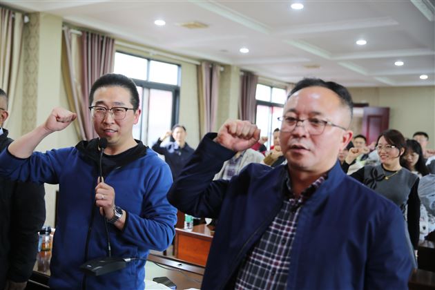 汲取党史精神力量 永葆劳模奋进本色——中共成都棠湖外国语学校高中第三支部委员会开展党工共建活动