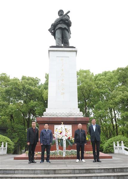 缅怀英烈悟党史 汲取力量再出发——棠外初、高中党总支组织党员干部前往邱少云烈士纪念馆开展主题教育活动