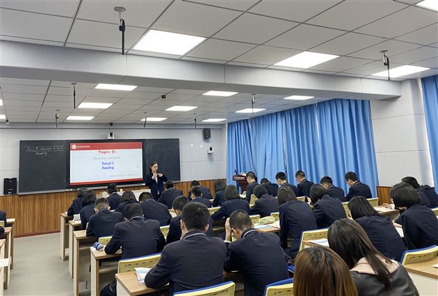 棠外初三英语教师张瀛丹、李瑞婷、周菡、杨明送教北师大什邡附中