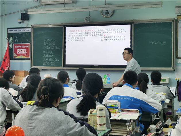多元指导教学 助力协同成长——双流区历史教研员匡世国老师莅临棠外指导高三及名师工作坊工作 