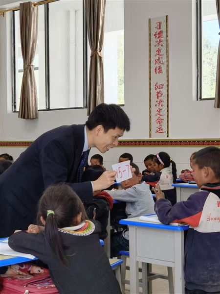 点亮微光 遇见美好——记棠外附小数学组党员教师赴凉山州昭觉县“一对一”精准帮扶活动