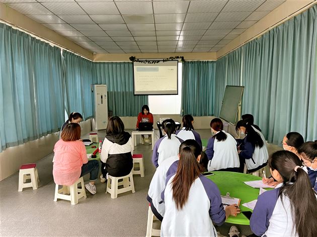 结对帮扶 传递爱心——中共成都棠湖外国语学校幼儿园直属支部委员会开展结对帮扶活动