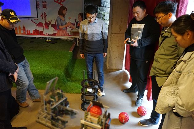 棠外教师、四川省优秀机器人教练员万昭富受邀赴重庆授课
