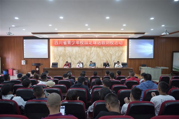前中国男子足球主教练朱广沪莅临棠外指导校园足球工作