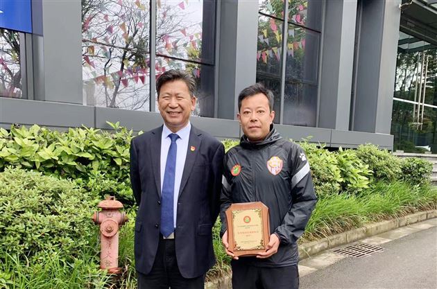 棠外蒋晓铭老师被评为2020全国青少年校园足球优秀教练员