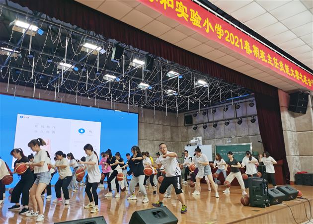 超赞!我园教师受邀为双流区第六届啦啦操教练员、裁判员培训班人员进行培训工作