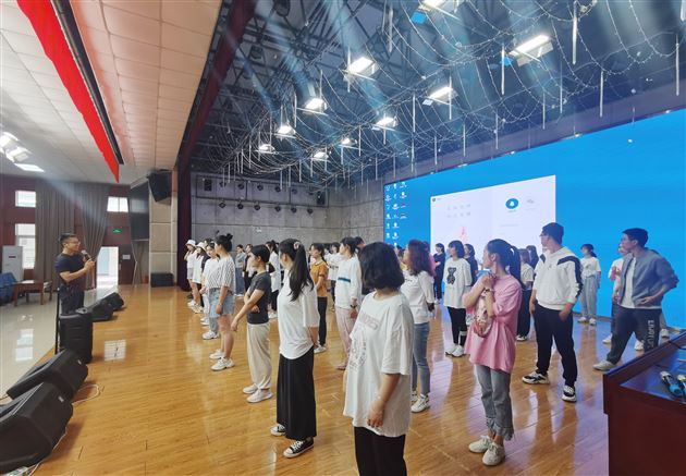 超赞!我园教师受邀为双流区第六届啦啦操教练员、裁判员培训班人员进行培训工作