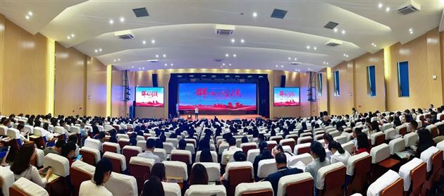 用群文阅读破思维之圈 借课题研究提教学之力——成都市刘勇名师工作室作省级课题中期报告获好评