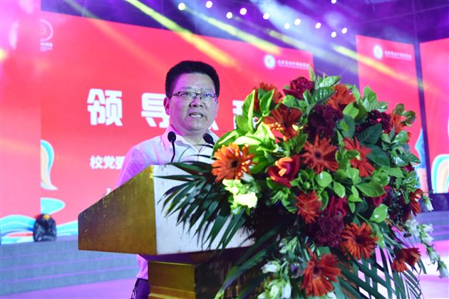 翩翩少年逐新梦 初心向党迎百年——记成都棠湖外国语学校庆祝建党百年暨少年节师生综合素质展示活动