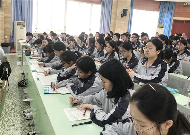 高考冲刺 专家护航——裴帮锐老师为我校高三学子作政治高考专题指导