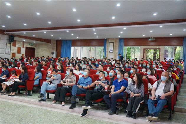 同心育人 共迈新征程——记初2018级拓展延伸班家长会