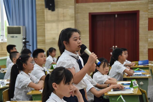 专家引领指方向 联组交流共成长——棠附小承办双流区“区域开展教学评一致性”课题研究活动
