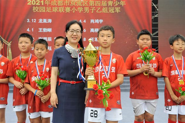 绿茵点亮梦想 硕果催人奋进——棠外附小班级足球联赛开幕式活动