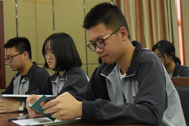 坚守责任使命,不负青春年华——记棠外初中新团员入团宣誓仪式
