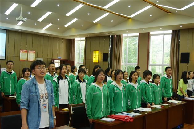 坚守责任使命,不负青春年华——记棠外初中新团员入团宣誓仪式